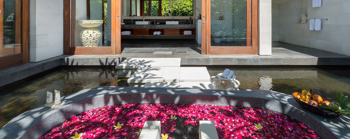 Bendega Rato - Master bedroom flower bath